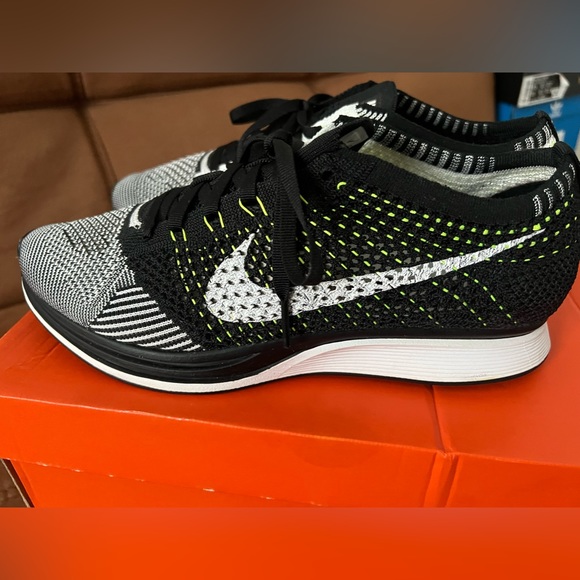 Nike Flynit Racers - Picture 5 of 7